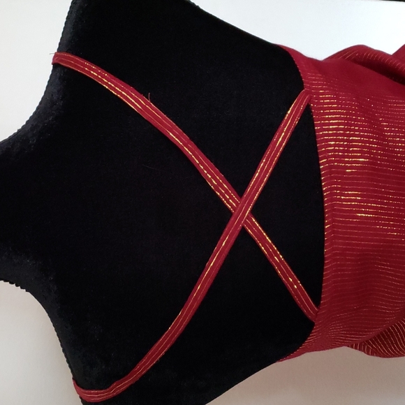 Hand woven red w/ metallic gold stripe 2 piece - Picture 2 of 4